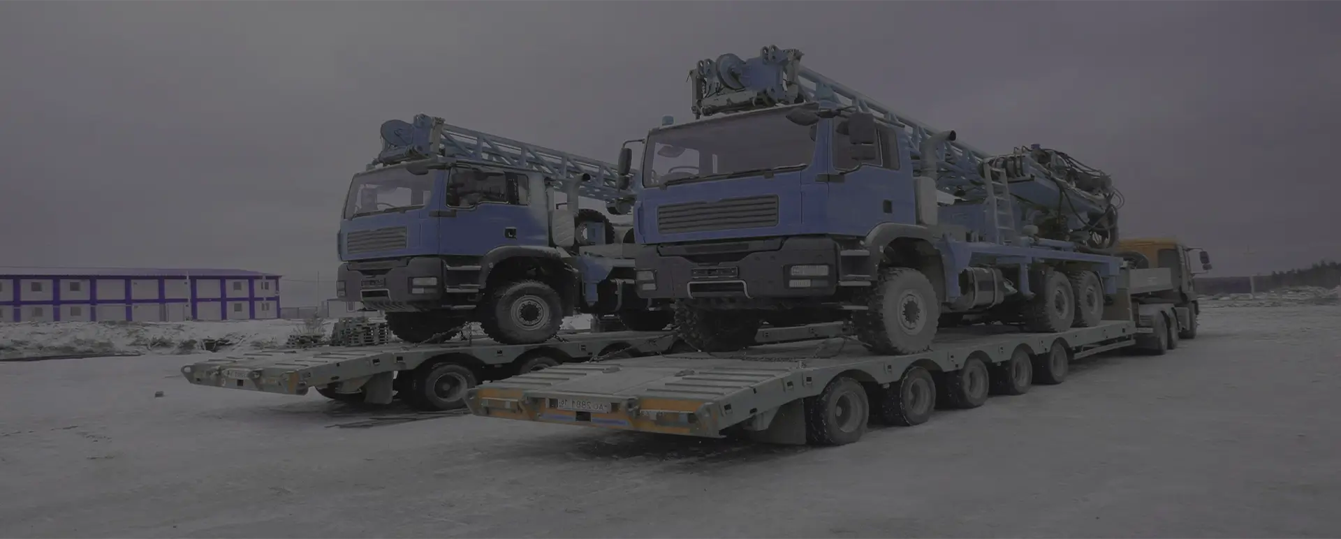 Доставка тралом с низкорамной платформой автокранапо России из Гурьевска, а также любой другой крупногабаритной техники